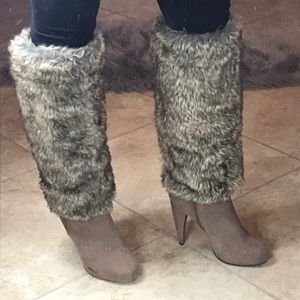Heel boots with faux fur